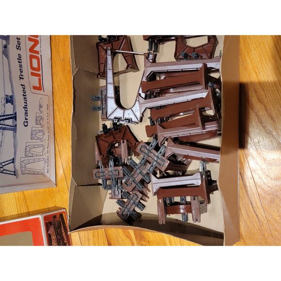 Vintage Lionel Graduated Trestle Set 027 Gauge 6-2110 Inbox 22 Pieces - Picture 3 of 6